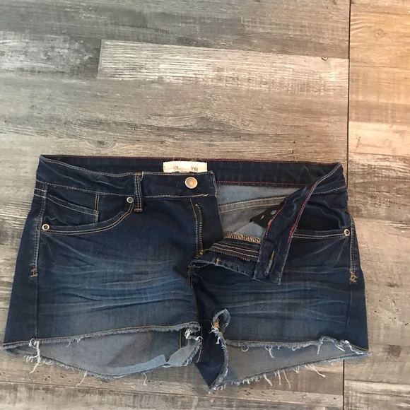 Denim shorts - Picture 2 of 2